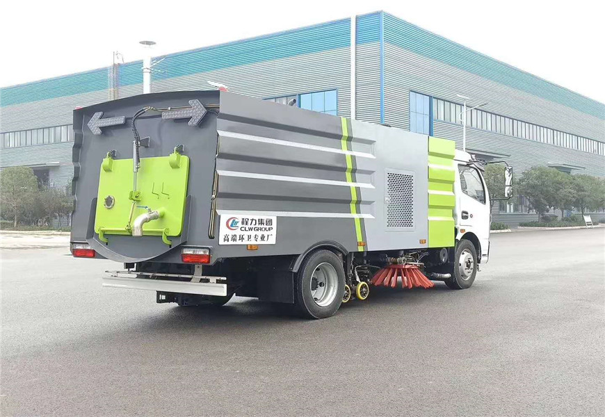 東風(fēng)多利卡掃路車(chē)后側(cè)方圖片