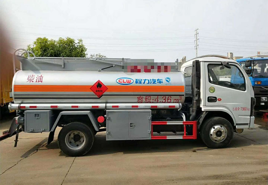 東風(fēng)多利卡5噸油罐車(chē)