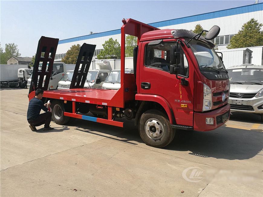 躍進藍(lán)牌平板運輸車